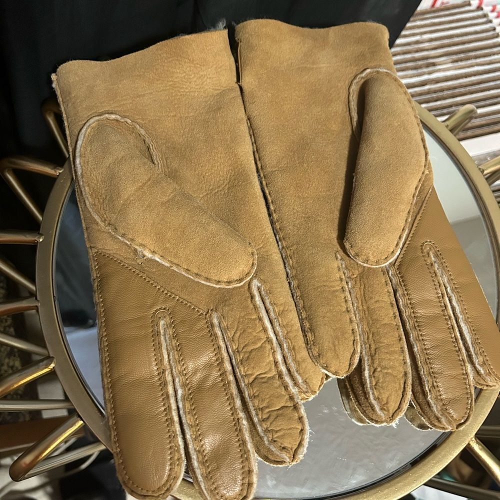 Ugg Genuine Shearling Lined Leather Tech Gloves N… - image 2